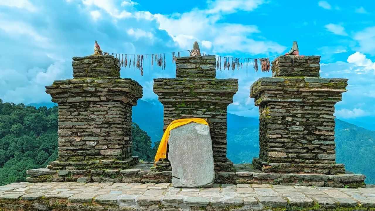 Explore the beauty of Pelling with our comprehensive Pelling Tour Guide. Discover stunning landscapes and cultural treasures.