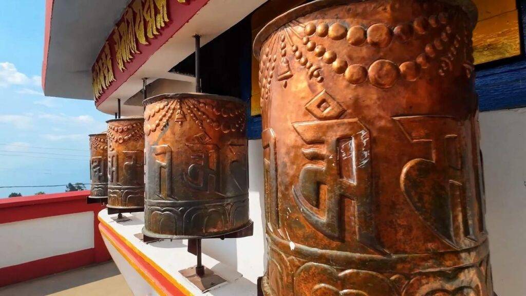 Top 20 Best Cafes in Kalimpong like Nom Nom Bakery & Korean Cafe and many more! So, keep on reading!