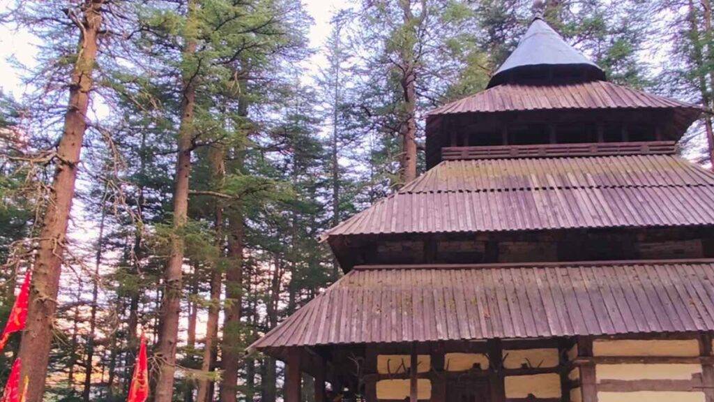 Top 20 Best Cafes in Manali Rocky's Cafe