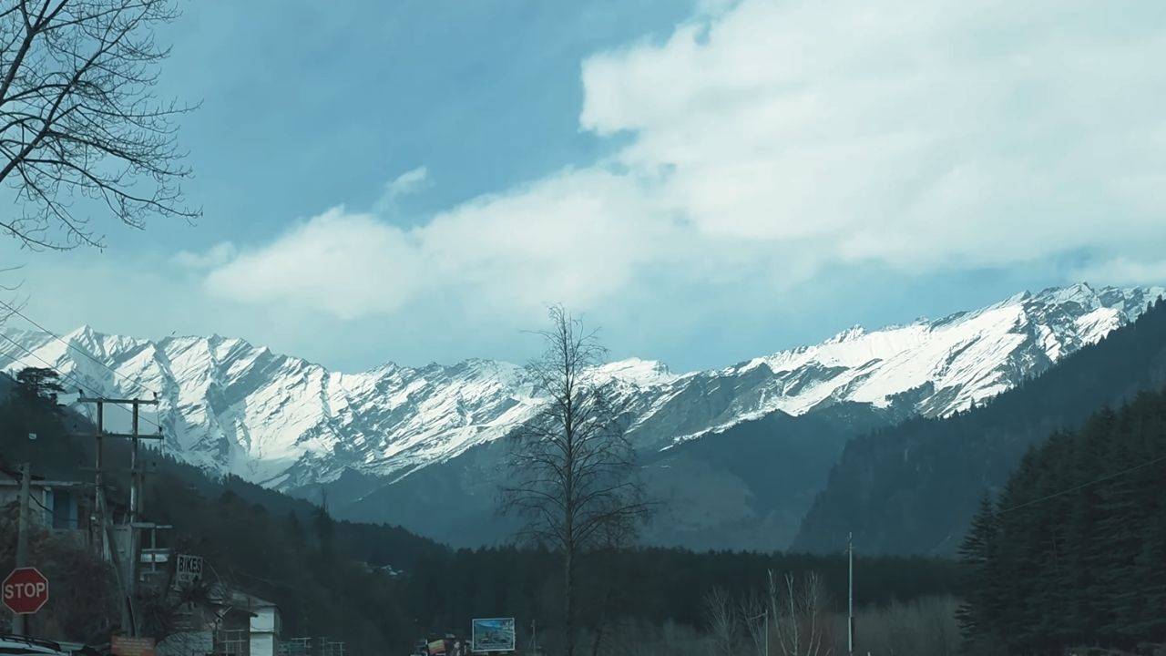 Find your favourite among the best cafes in Manali. Enjoy exquisite food while soaking in the serene mountain vibes.