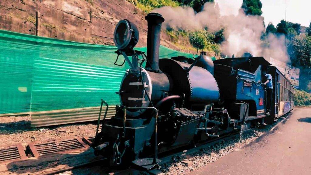 Darjeeling Tour Guide Tips to Reach Darjeeling from Kolkata