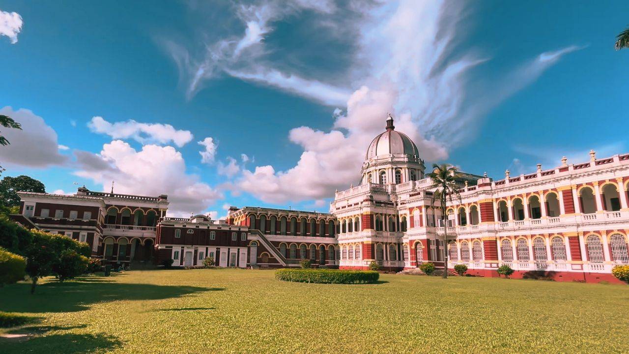 Here is the top 10 Hotels in Cooch Behar that you should definity consider when you are visiting the tourist spot.