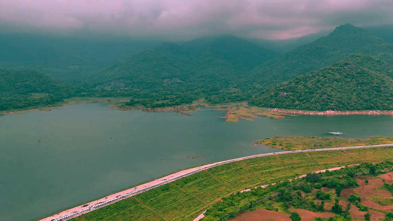 Here are top 10 must have accassories to ensure smooth travelling in offbeat destinations in India by mapunseen!