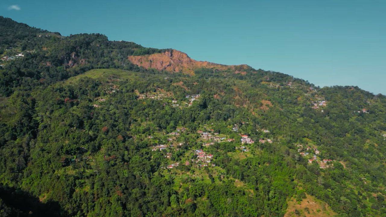 Chhota Mangwa is a peaceful hilly village near Darjeeling, perfect for offbeat travellers. See the blog to know more about this place.