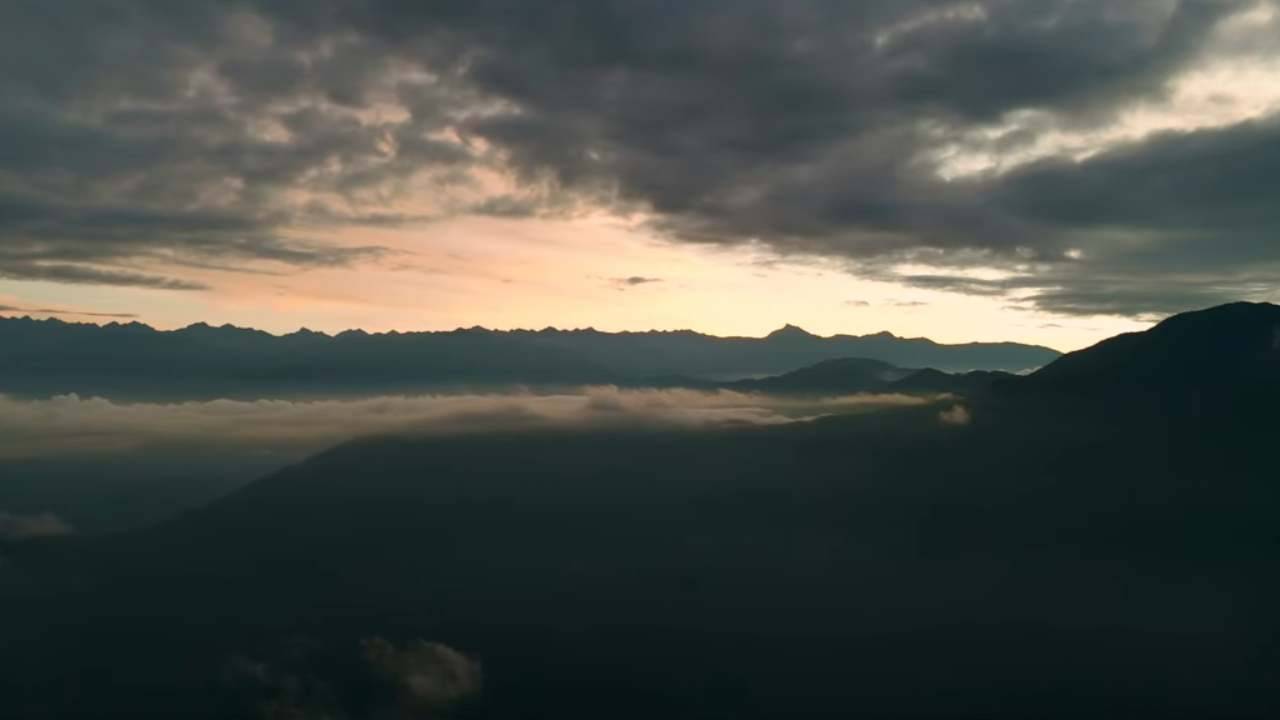 Rishop is a peaceful getaway offering stunning sunrise or sunset views over Himalayas leaving the travellers at awe.