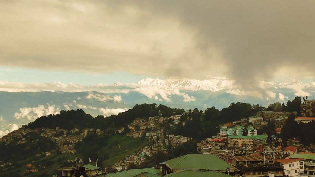 restaurants in Darjeeling offers scenic view